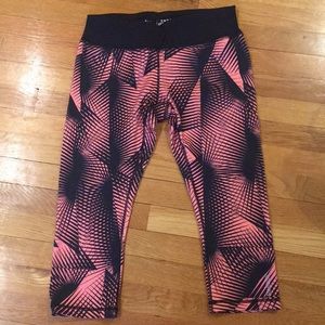Reebok crops w/ fun pattern